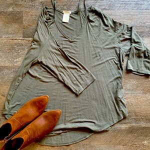 Fashionable loose top